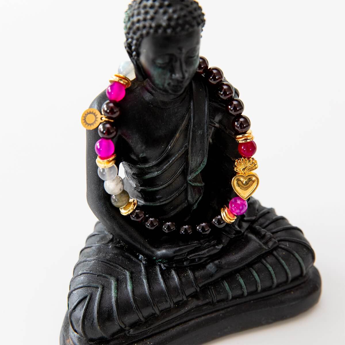 Yoga Armband aus Granat und Mondstein mit vergoldetem Herz