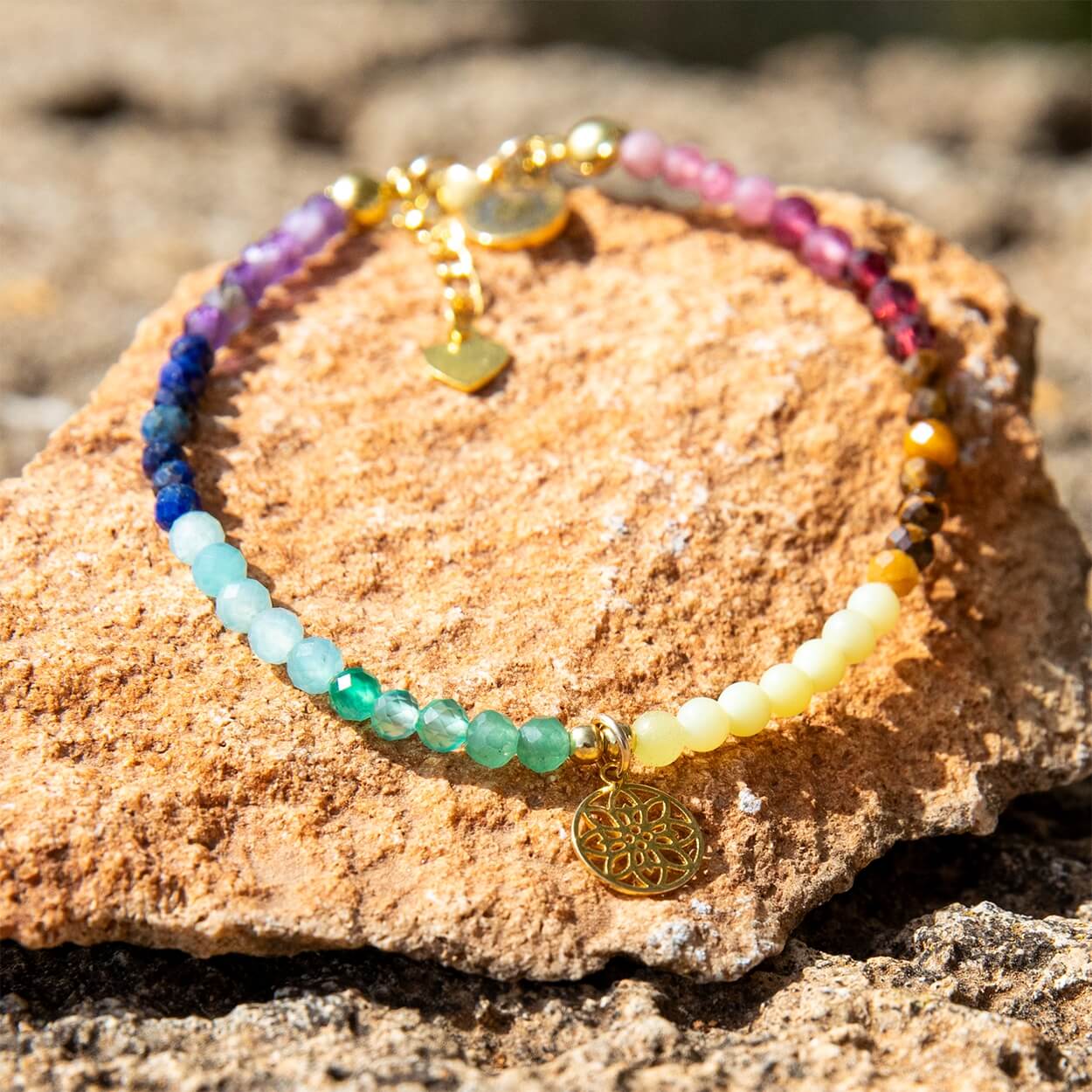 Chakra Armband mit vergoldeter Lebensblume