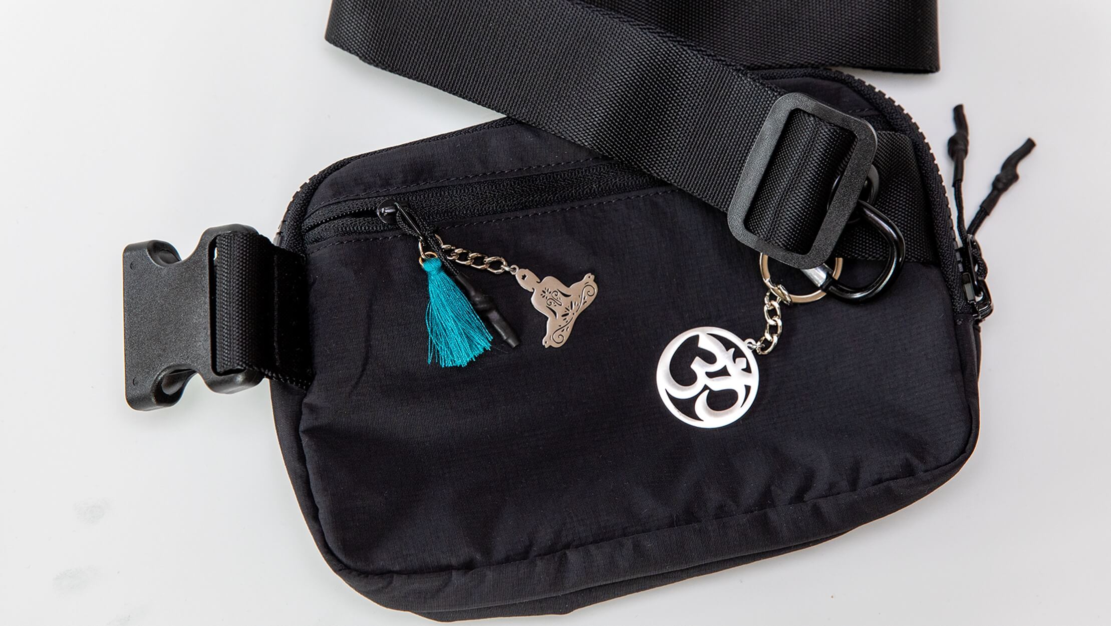 Riñonera de Yoga Divasya Hip Bag con Amuleto Om