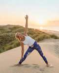 Mono de Yoga Spirit Glow Lily con Modal White | Konekto